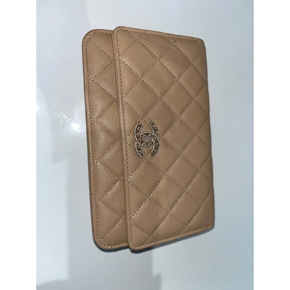 Chanel Wallet on a Chain in Beige Caviar - Picture 2 of 5